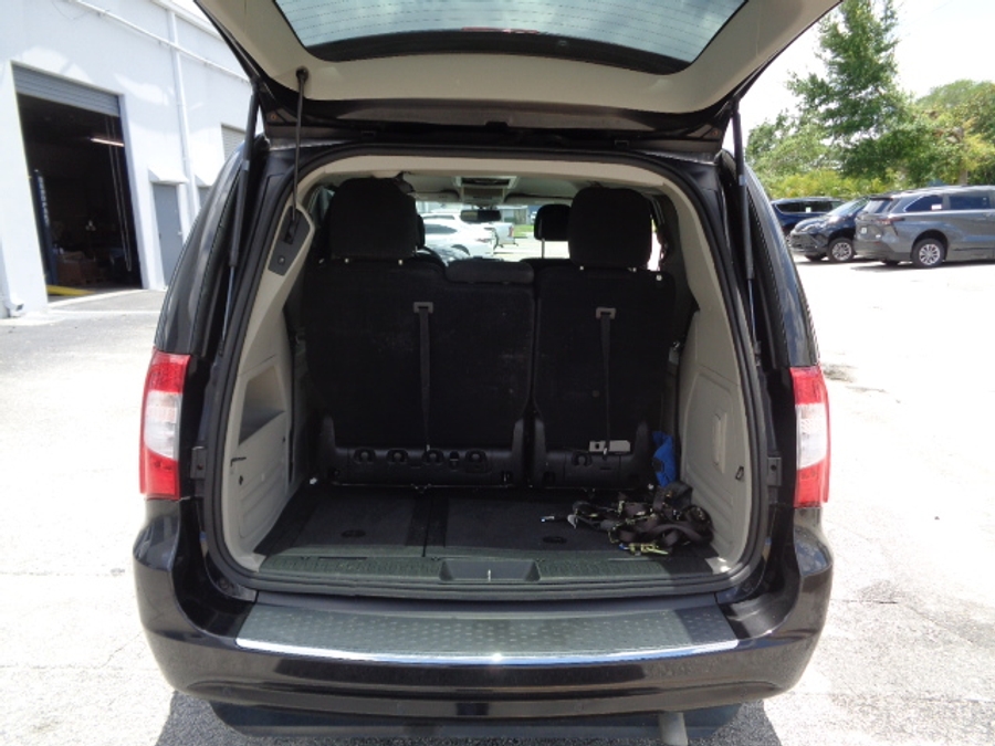 Used 2014 Chrysler Town and Country Touring - BraunAbility Side Entry Entry Fold Out Automatic Ramp