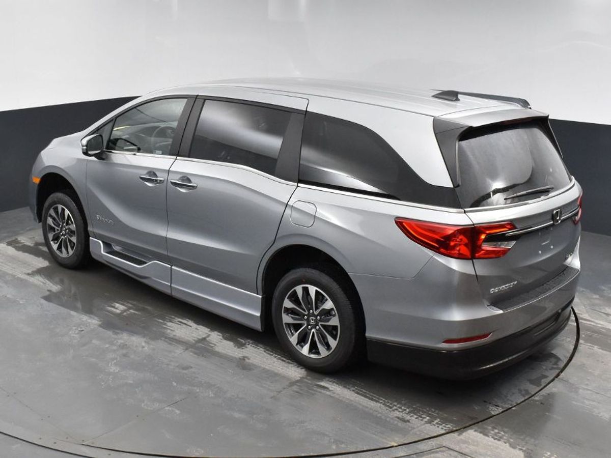 2024 Honda Odyssey EX-L - Photo 25
