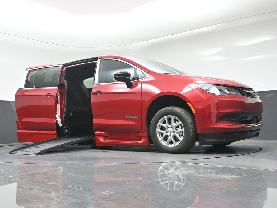 New 2026 Chrysler Voyager LX - BraunAbility Side Entry Fold Out Automatic Ramp