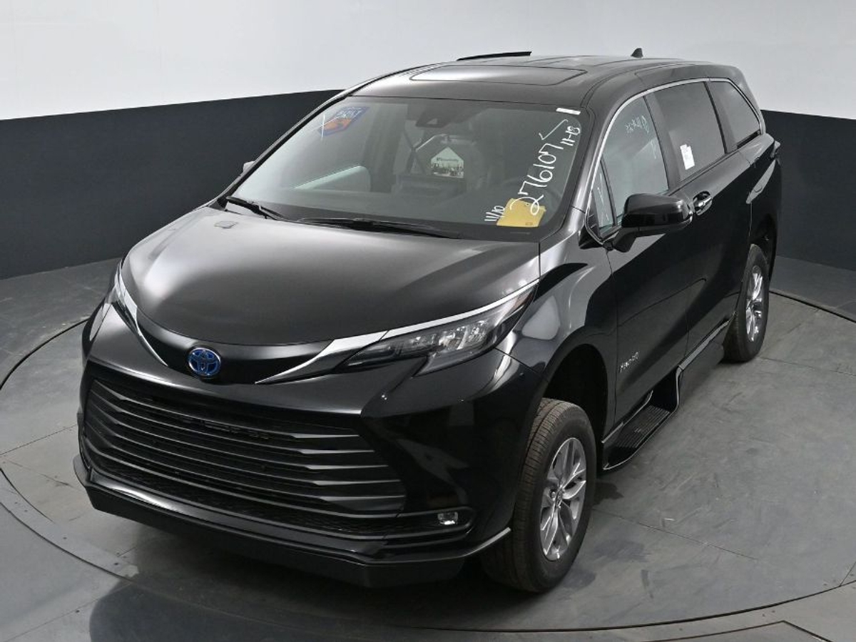 2025 TOYOTA SIENNA - Image 24