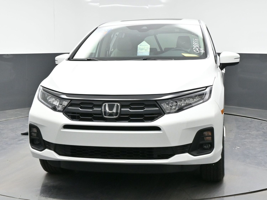 White Honda Odyssey image number 1