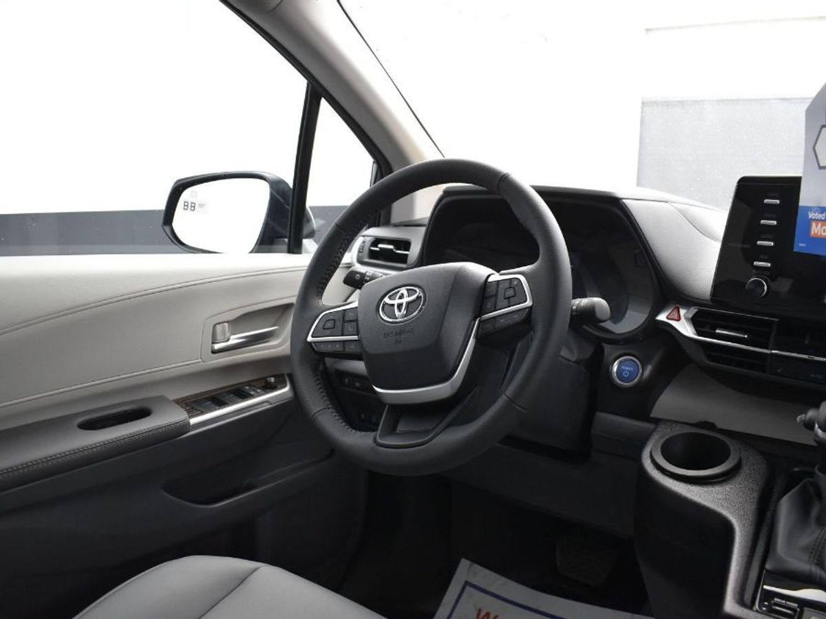 Black Toyota Sienna image number 6
