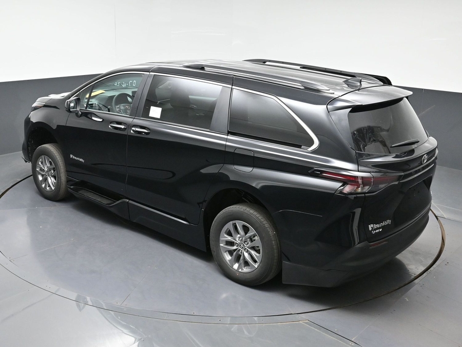 New 2026 Toyota Sienna Hybrid XLE Add - BraunAbility Side Entry In Floor Automatic Ramp