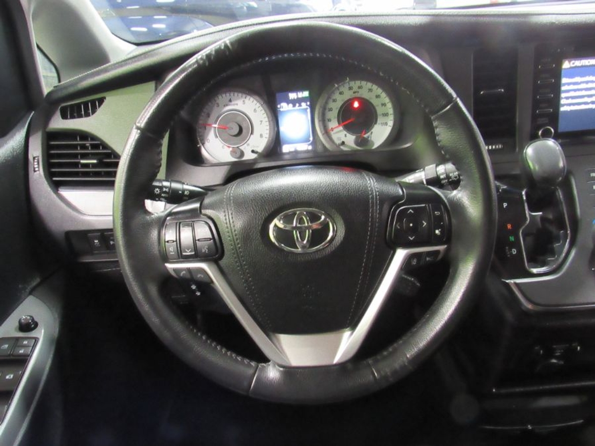 Red Toyota Sienna image number 15