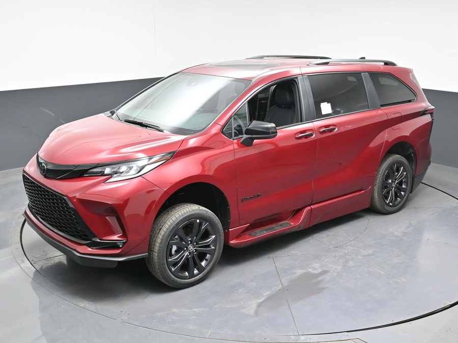 New 2026 Toyota Sienna Hybrid XSE Sport - BraunAbility Side Entry Entry Fold Out Automatic Ramp