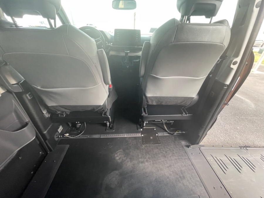 Orange Toyota Sienna image number 5