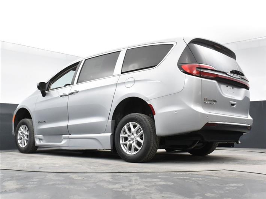 Used 2024 Chrysler Pacifica Touring L - BraunAbility Side Entry Entry In Floor Automatic Ramp