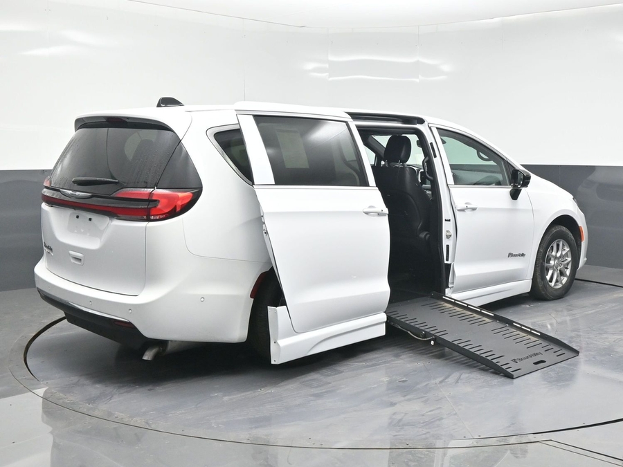 White Chrysler Pacifica image number 6