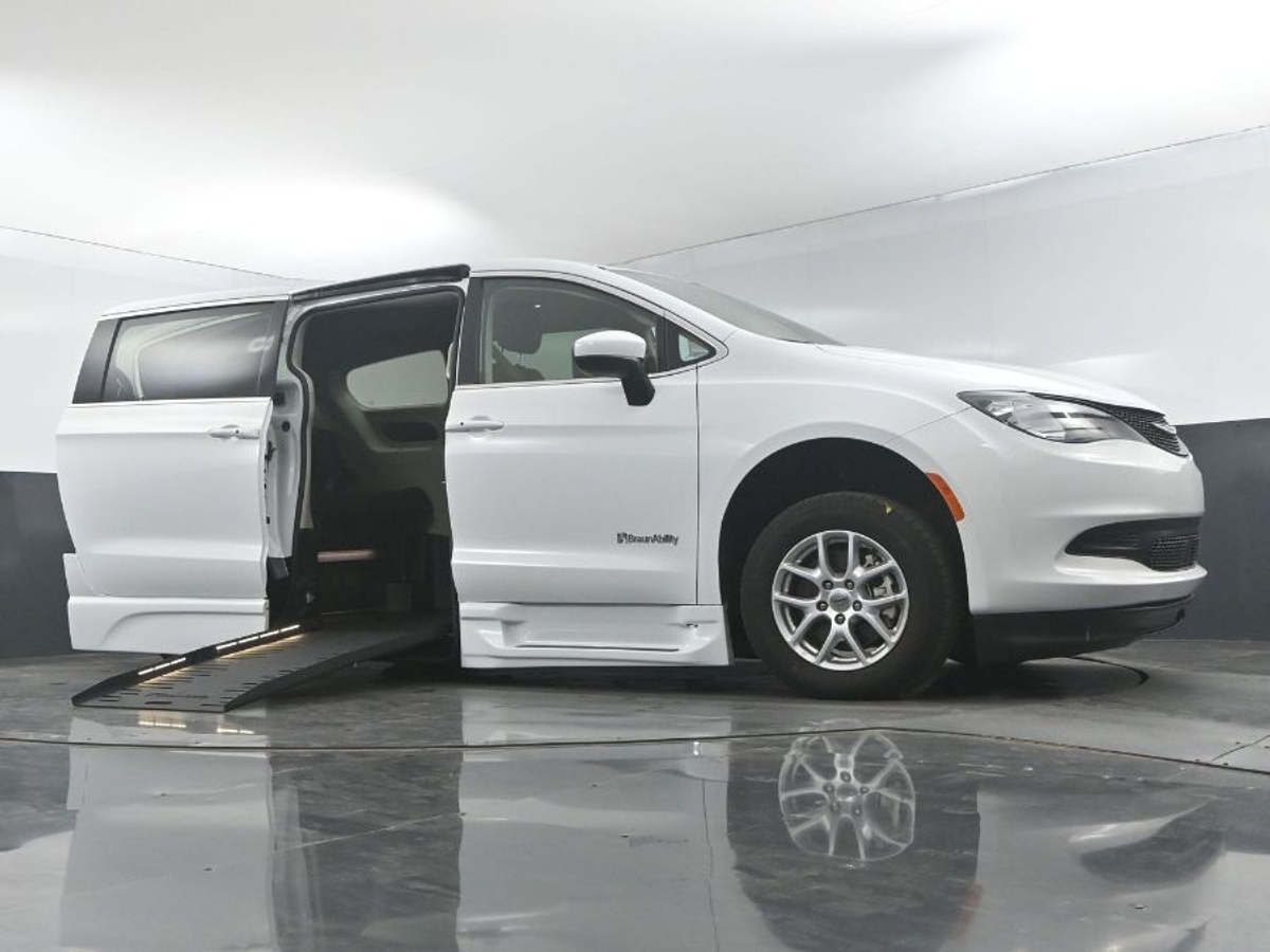 2023 CHRYSLER VOYAGER - Image 18