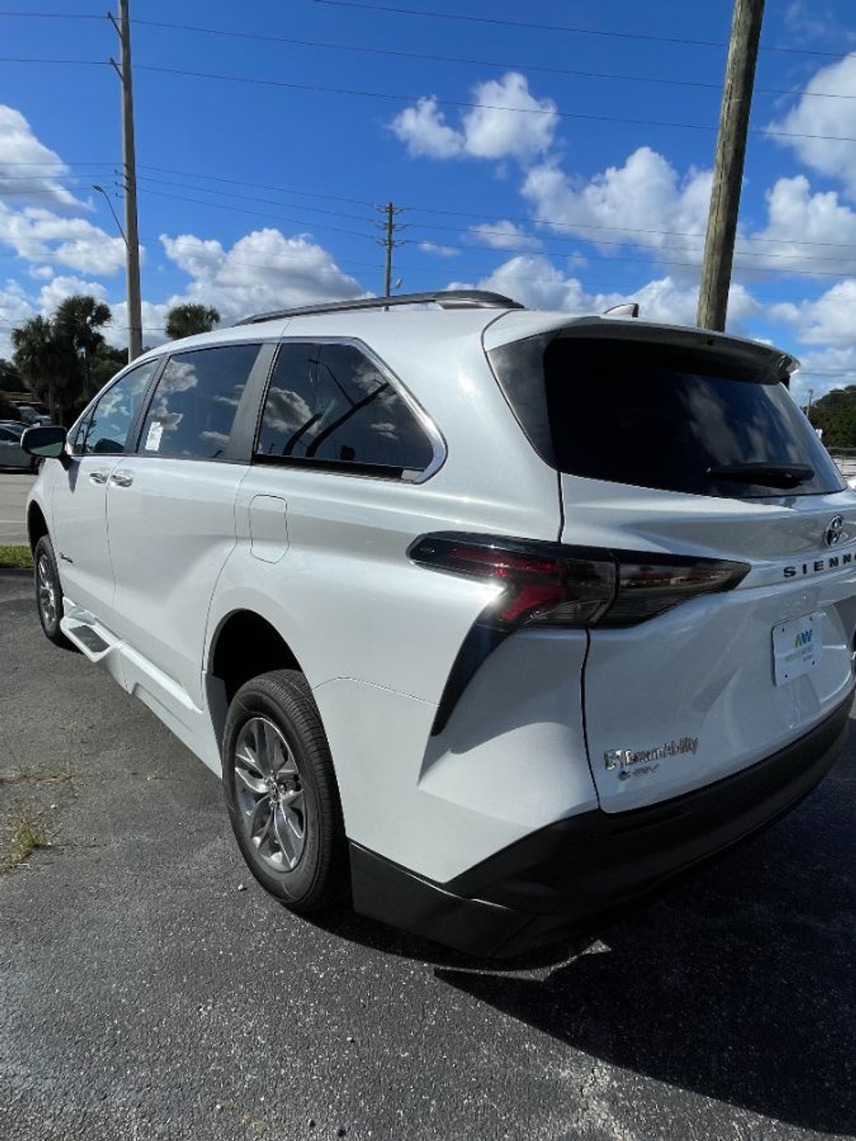 2025 TOYOTA SIENNA - Image 4