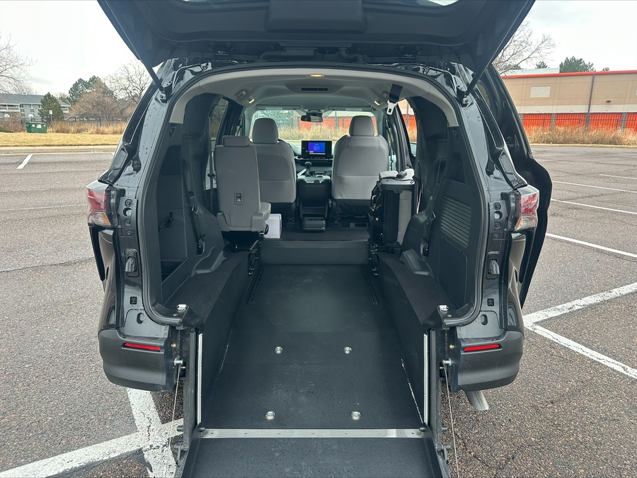 2025 TOYOTA SIENNA - Image 8