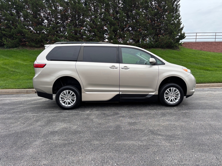 Used 2016 Toyota Sienna XLE - VMI Side Entry In Floor Automatic Ramp