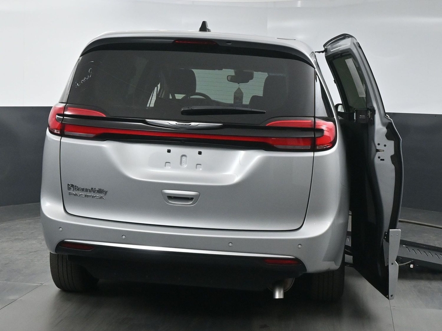 Used 2024 Chrysler Pacifica Touring L - BraunAbility Side Entry Entry Fold Out Automatic Ramp