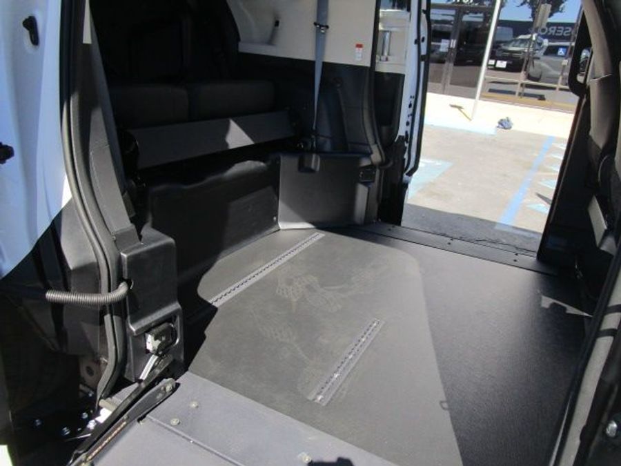 New 2025 Toyota Sienna Hybrid Platinum - BraunAbility Side Entry Entry Fold Out Automatic Ramp