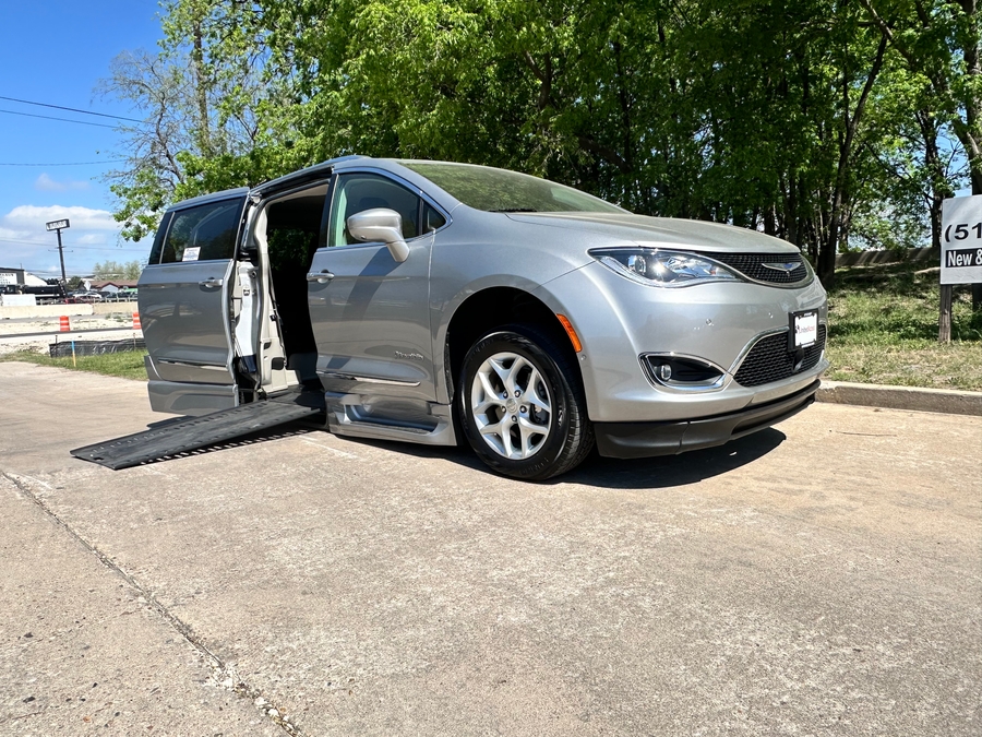 Used 2020 Chrysler Pacifica Touring L Plus - BraunAbility Side Entry Entry In Floor Automatic Ramp