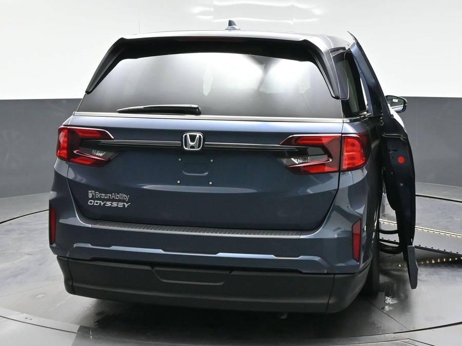 Blue Honda Odyssey image number 5
