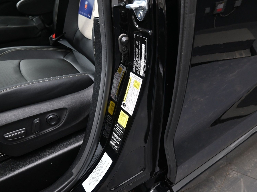 New 2025 Toyota Sienna Hybrid Platinum - BraunAbility Side Entry Entry In Floor Automatic Ramp
