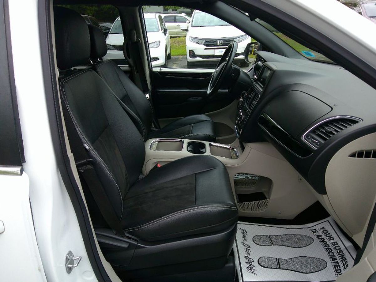 Número de imagen del Dodge Grand Caravan blanco 17