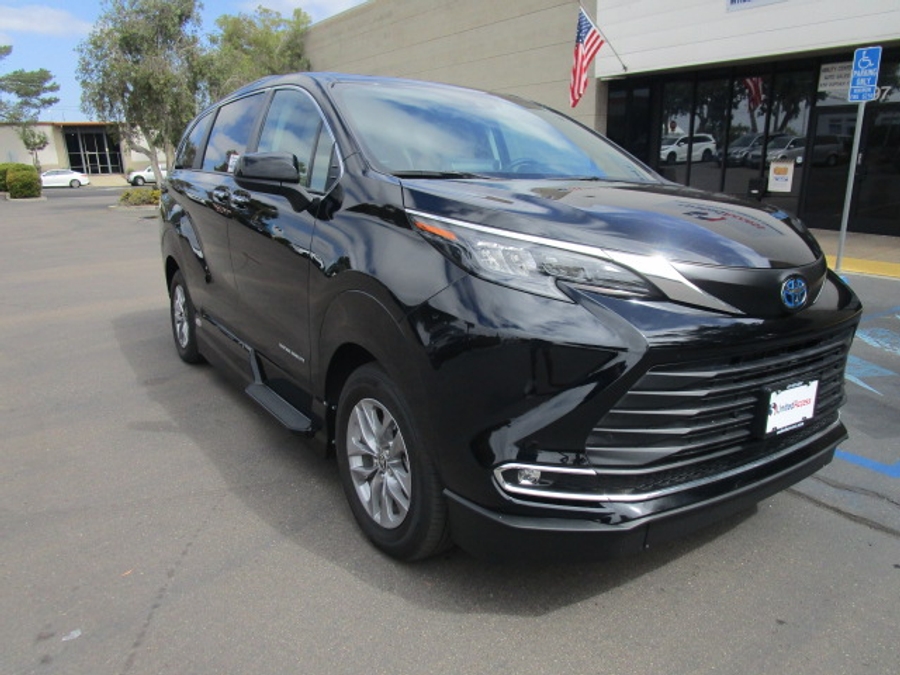 Used 2024 Toyota Sienna Hybrid XLE Base - VMI Side Entry Entry In Floor Automatic Ramp