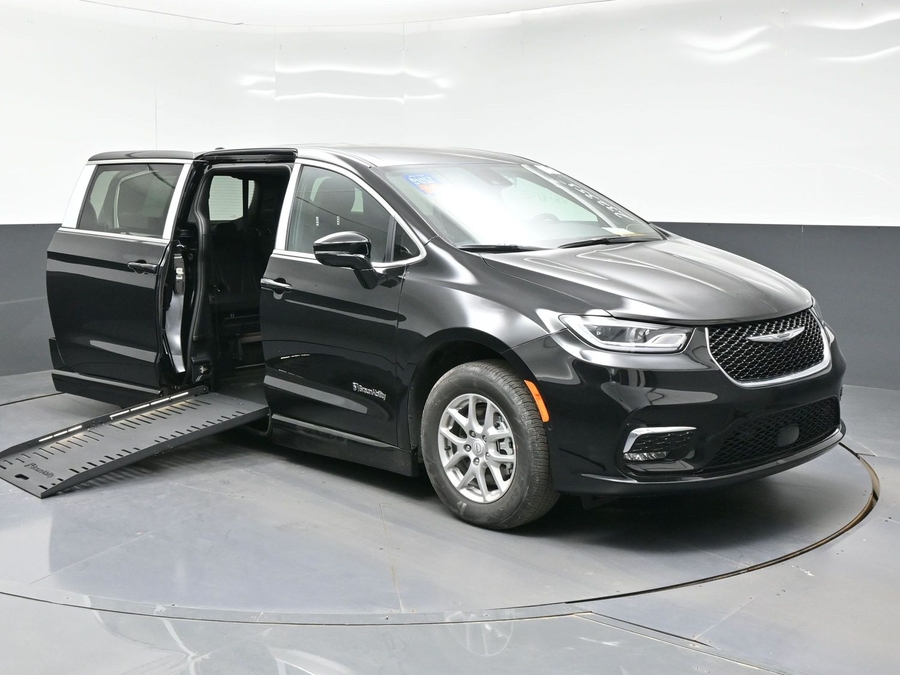 2026 Chrysler Pacifica's photo