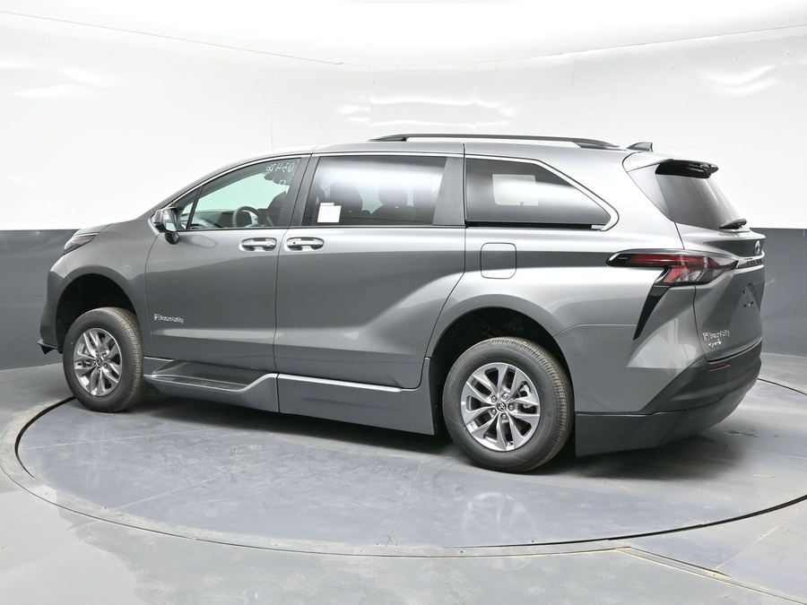 New 2026 Toyota Sienna Hybrid XLE Add - BraunAbility Side Entry Fold Out Automatic Ramp