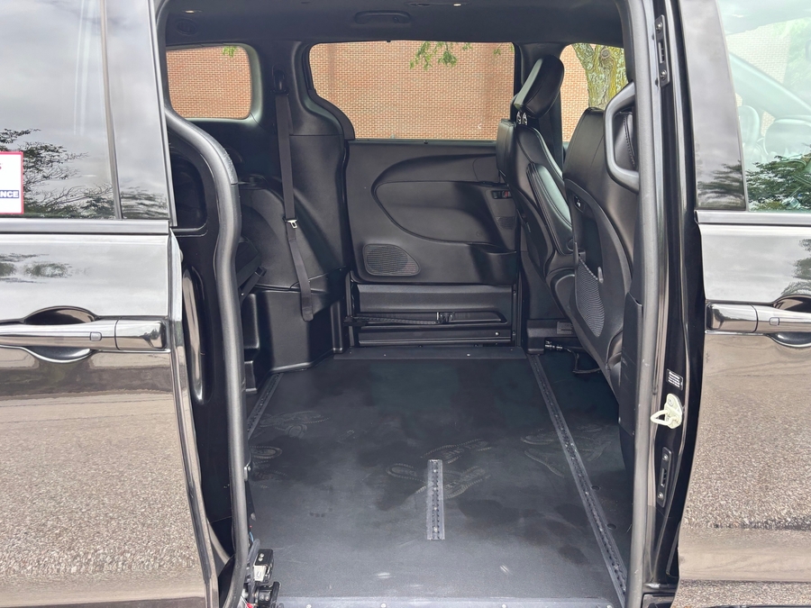 Used 2023 Chrysler Pacifica Touring L - BraunAbility Side Entry Entry Fold Out Automatic Ramp