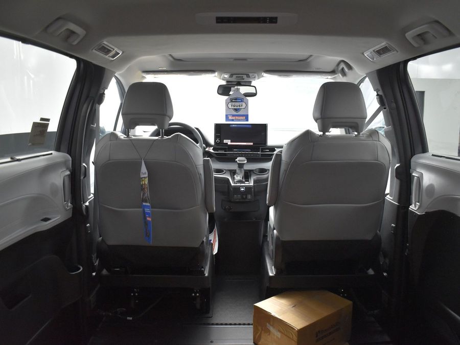 New 2025 Toyota Sienna Hybrid XLE Base - BraunAbility Side Entry Entry In Floor Automatic Ramp