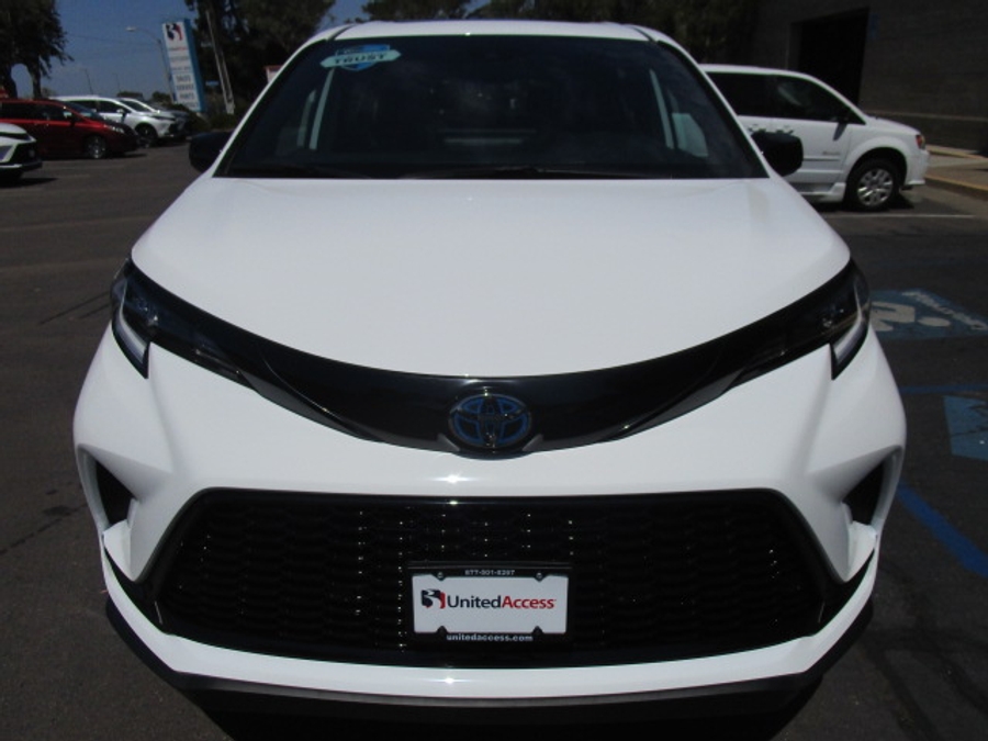 New 2026 Toyota Sienna Hybrid XSE Sport - BraunAbility Side Entry Entry In Floor Automatic Ramp