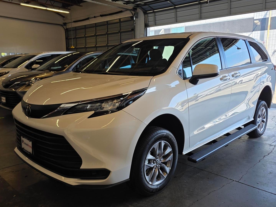 New 2026 Toyota Sienna Hybrid LE - Vantage Mobility Commercial Rear Entry Entry Fold Out Manual Ramp