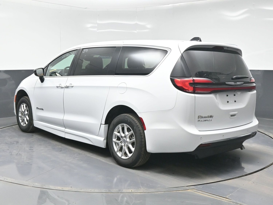 Used 2024 Chrysler Pacifica Touring L - BraunAbility Side Entry Entry Fold Out Automatic Ramp