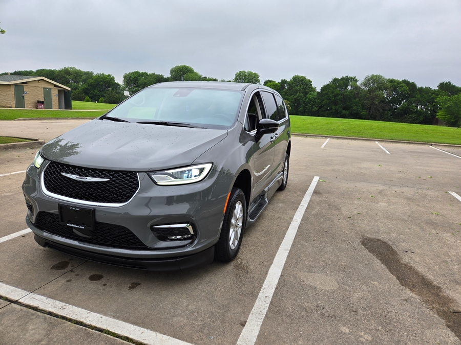 Used 2024 Chrysler Pacifica Touring L - BraunAbility Side Entry Entry Fold Out Automatic Ramp