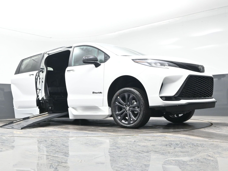 New 2026 Toyota Sienna Hybrid XSE Sport - BraunAbility Side Entry Entry Fold Out Automatic Ramp