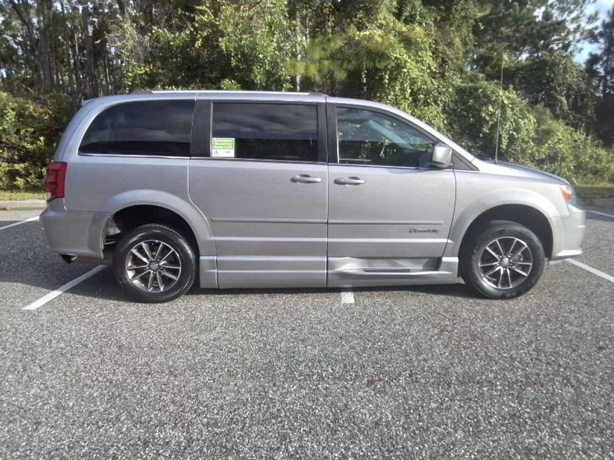 2017 DODGE GRAND CARAVAN - Image 2