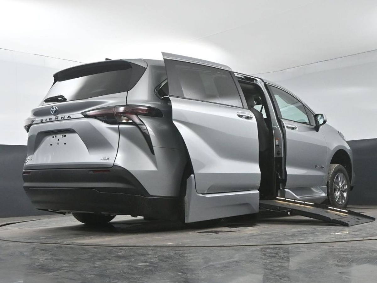 2025 TOYOTA SIENNA - Image 22