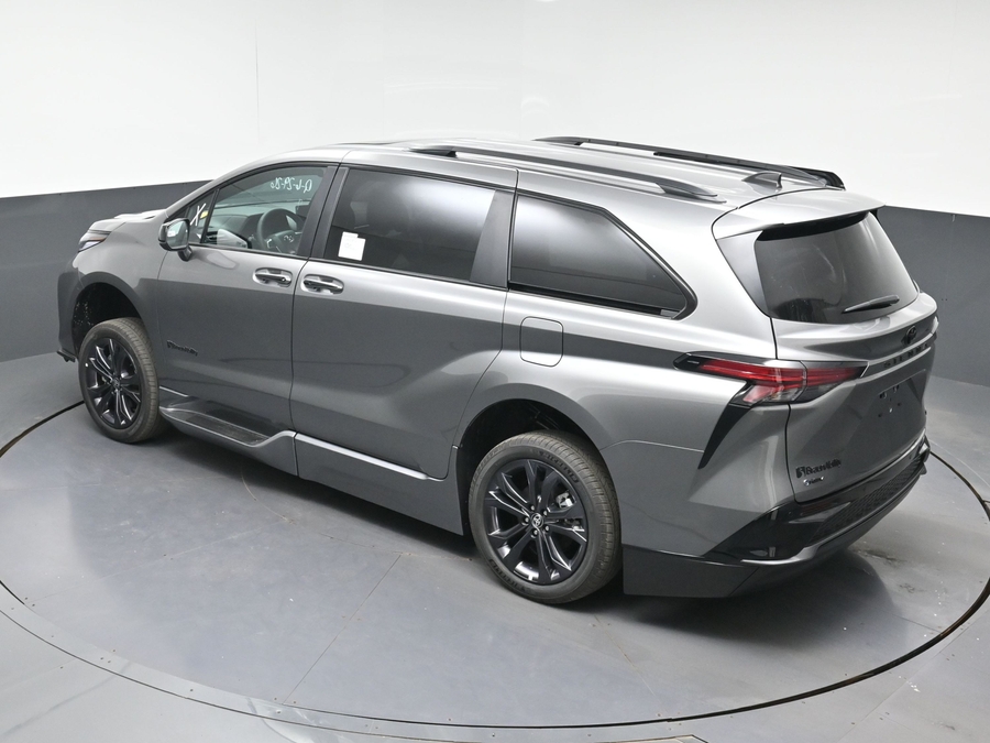 New 2026 Toyota Sienna Hybrid XSE Sport - BraunAbility Side Entry In Floor Automatic Ramp
