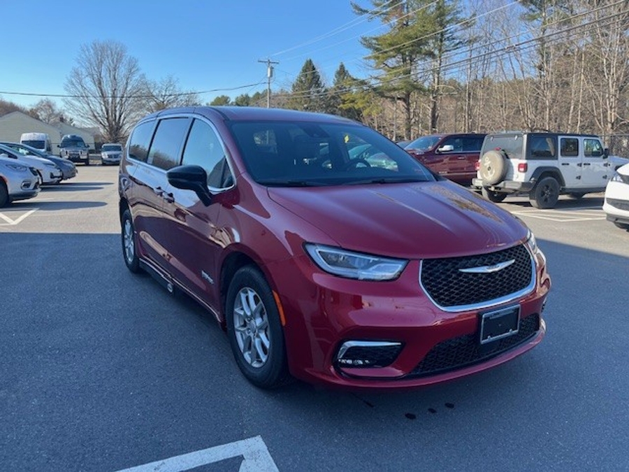 Red Chrysler Pacifica image number 5