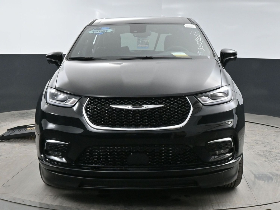 New 2026 Chrysler Pacifica Select Safety - BraunAbility Side Entry Entry Fold Out Automatic Ramp