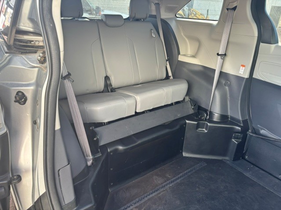 Used 2021 Toyota Sienna Hybrid XLE - BraunAbility Side Entry Fold Out Automatic Ramp