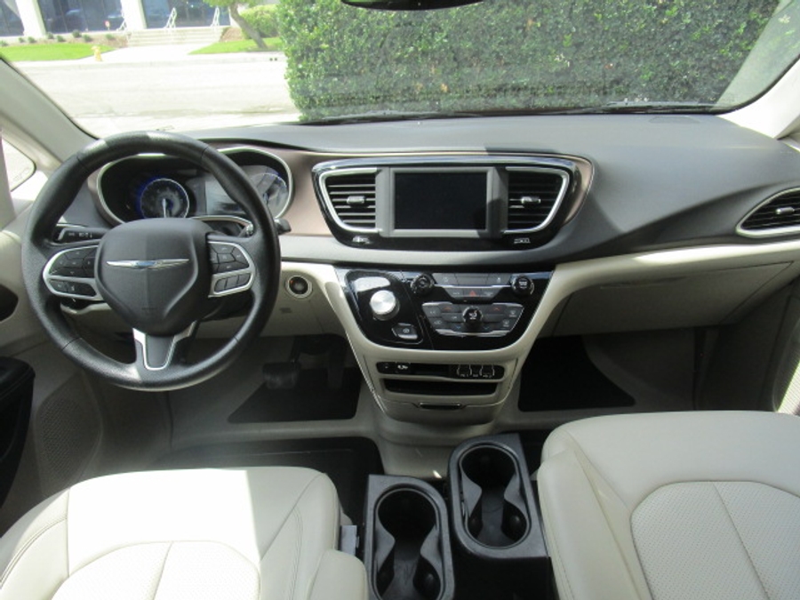 Used 2021 Chrysler Voyager LXi - BraunAbility Side Entry Entry Fold Out Automatic Ramp