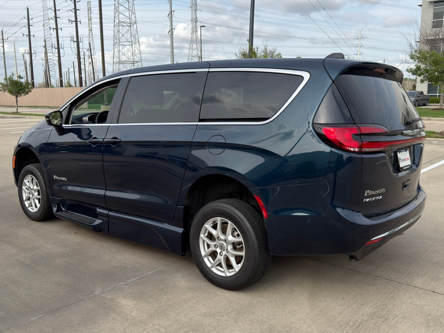 Used 2024 Chrysler Pacifica Touring L - BraunAbility Side Entry Entry In Floor Automatic Ramp
