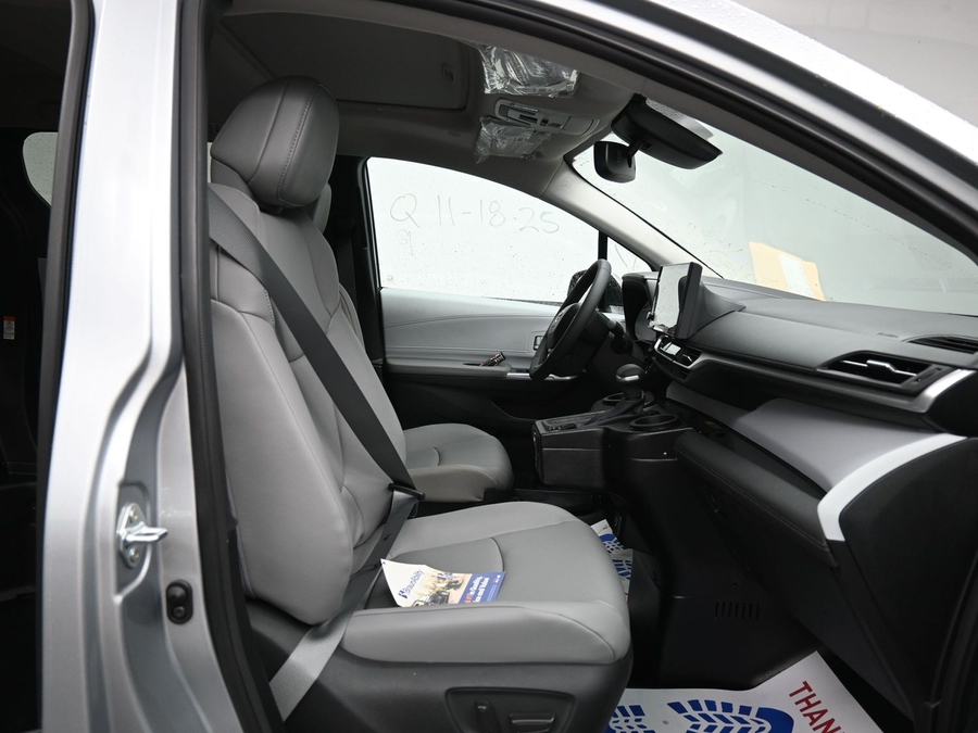 New 2025 Toyota Sienna Hybrid XLE Plus - BraunAbility Side Entry Entry Fold Out Automatic Ramp