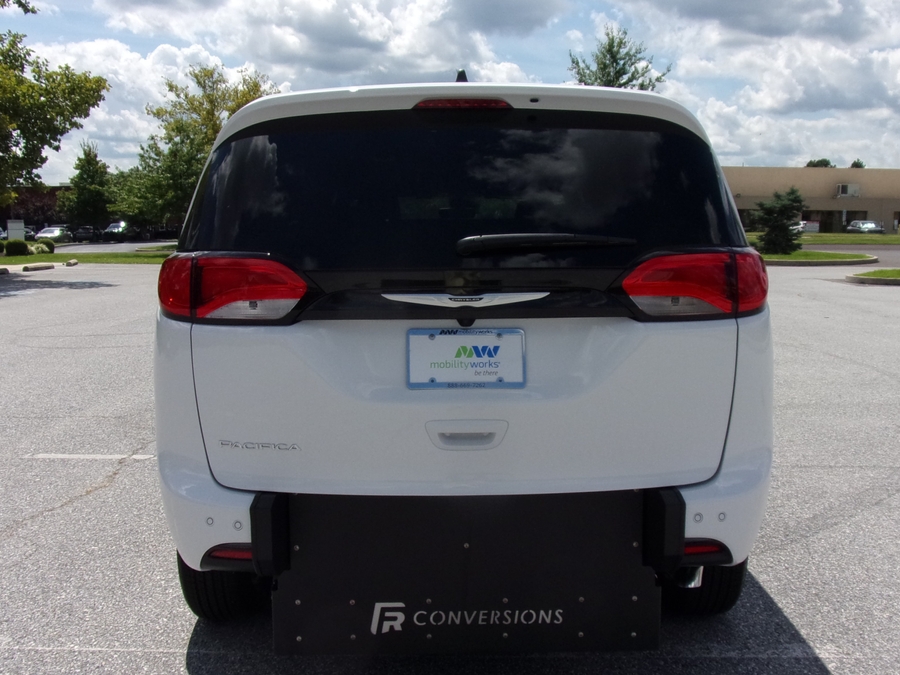 2027 Chrysler Voyager LX - Photo 8
