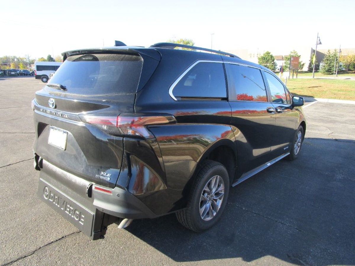 2024 TOYOTA SIENNA - Image 2