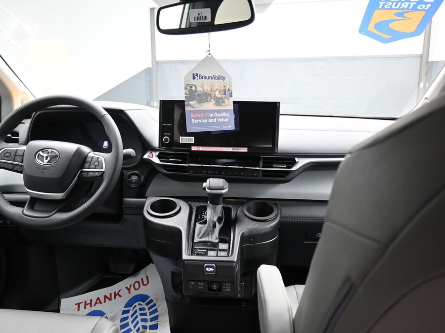 New 2025 Toyota Sienna Hybrid XLE Plus - BraunAbility Side Entry Entry In Floor Automatic Ramp
