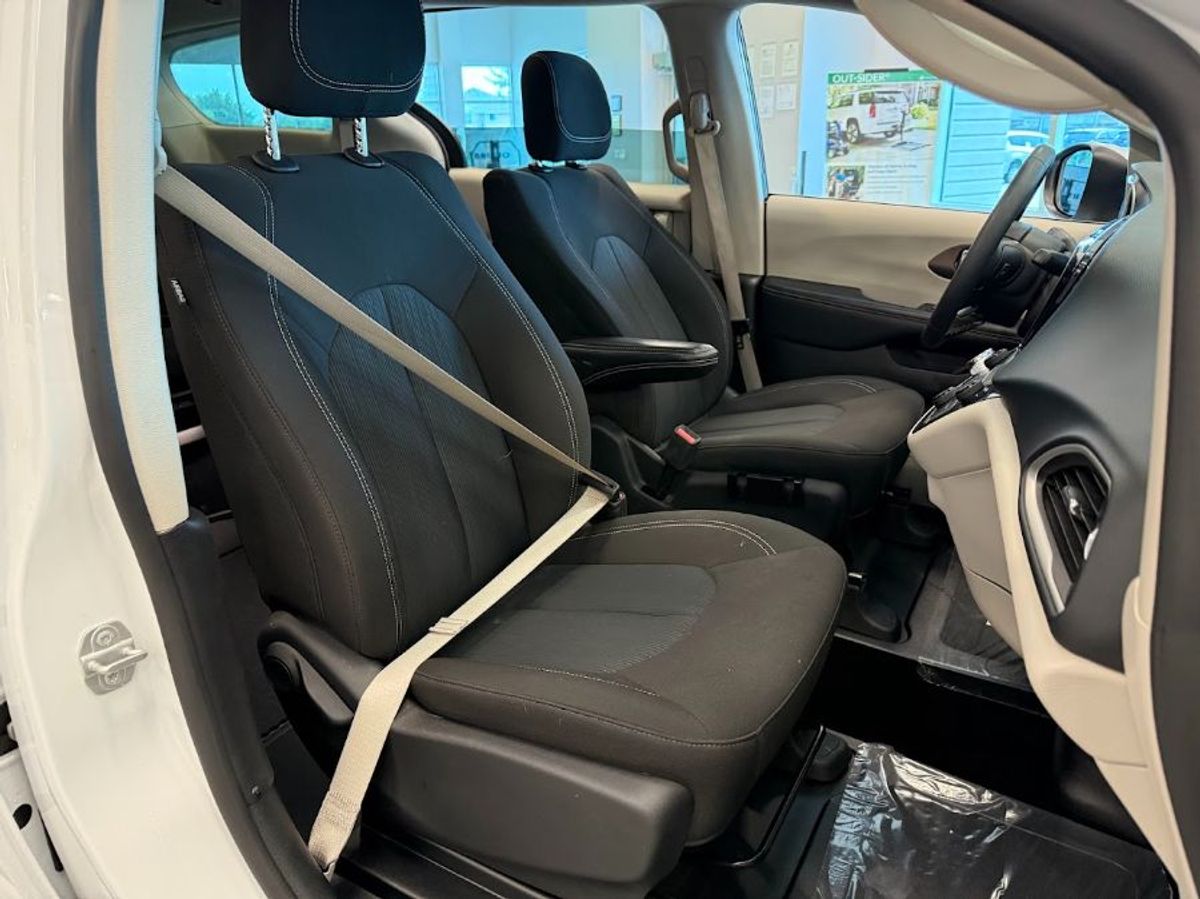 2023 CHRYSLER VOYAGER - Image 10