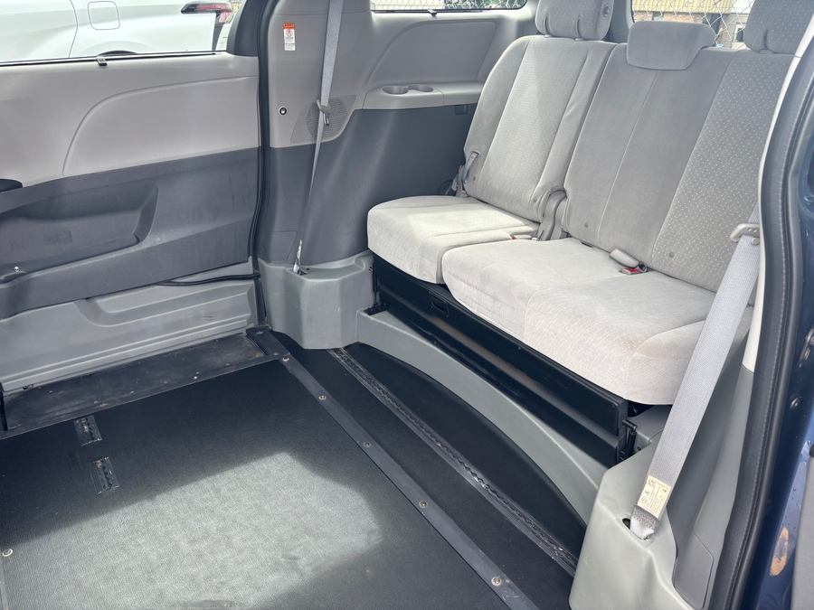 Used 2018 Toyota Sienna LE - BraunAbility Side Entry Entry In Floor Automatic Ramp