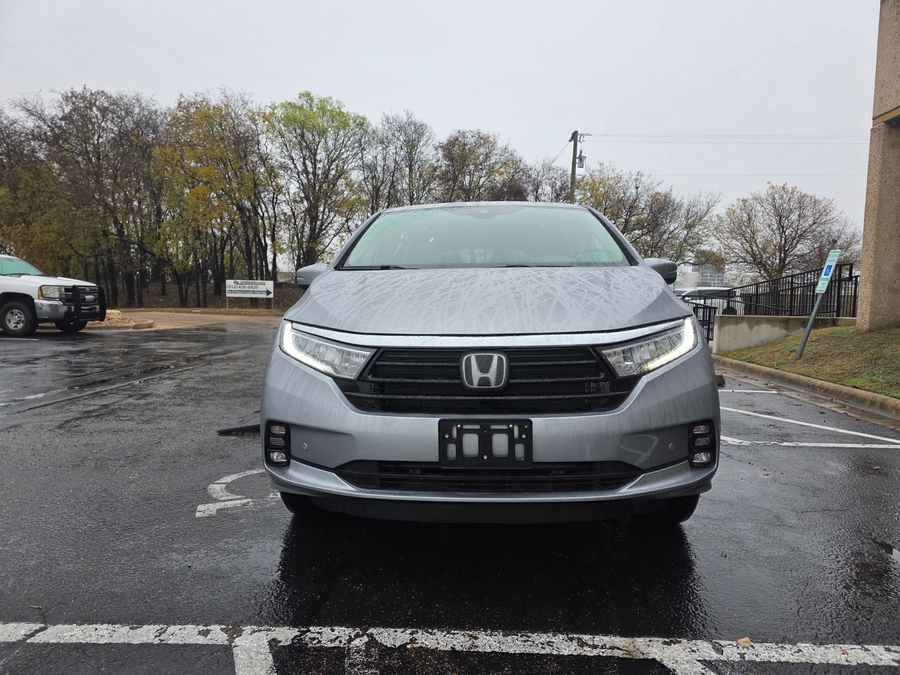 Used 2022 Honda Odyssey Touring - BraunAbility Side Entry Entry In Floor Automatic Ramp