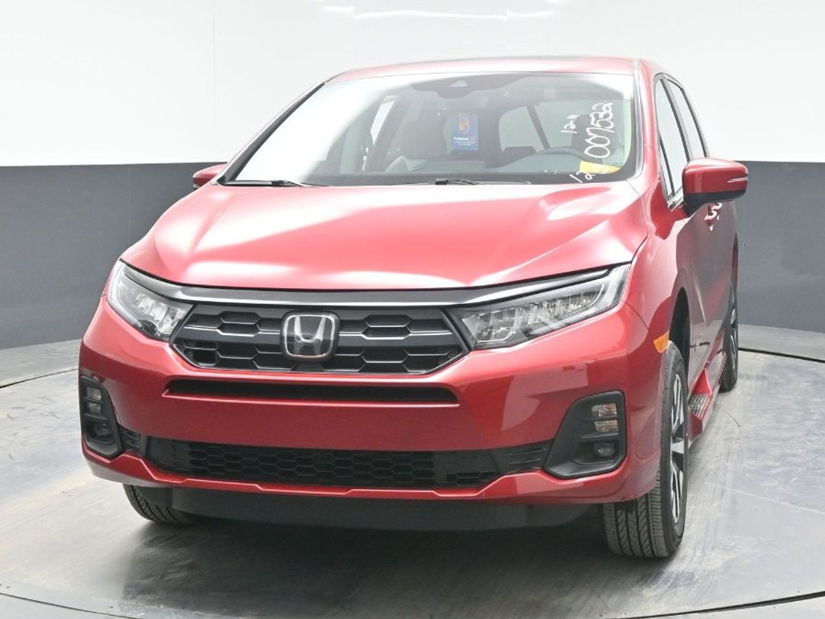 Red Honda Odyssey image number 1