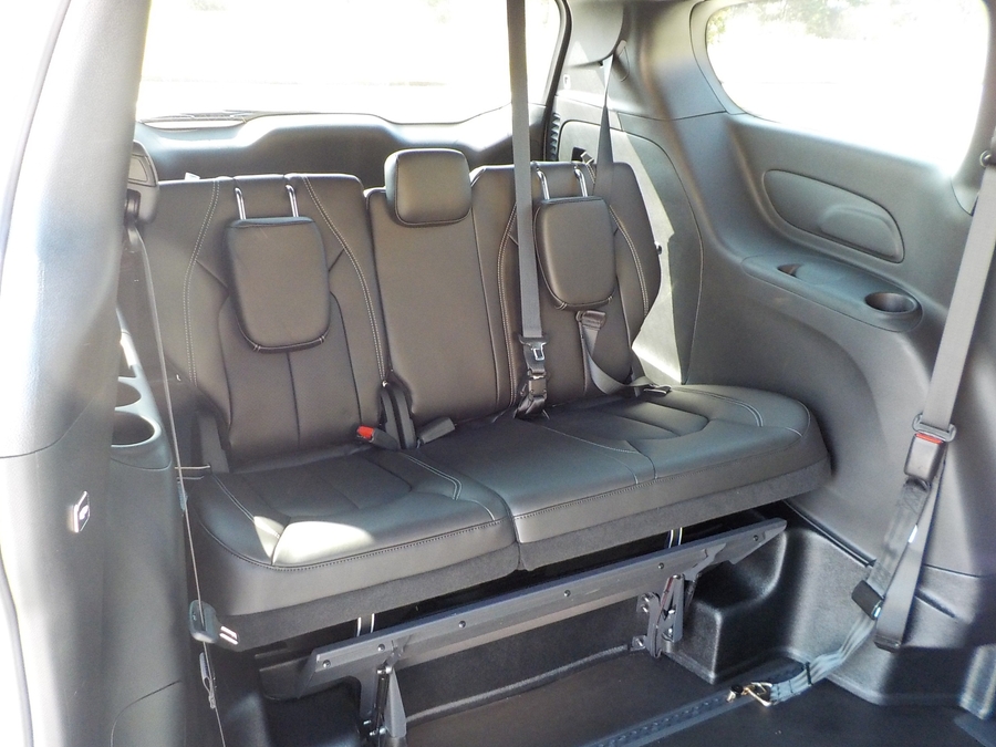 White Chrysler Pacifica image number 17