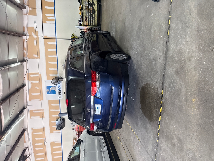 Blue Honda Odyssey image number 5